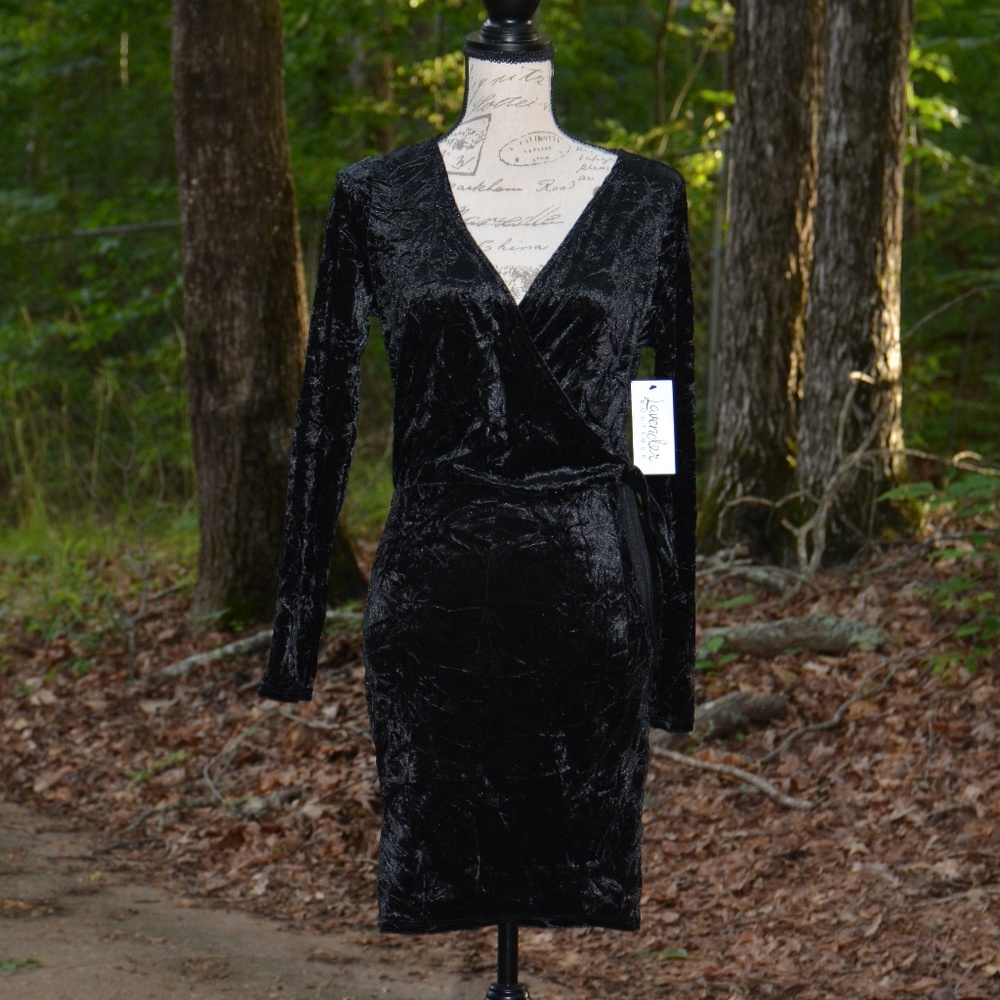 NWT Black velvet tie bodycon v-neck dress